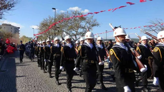 Çanakkale'de 29 Ekim Cumhuriyet Bayramı coşkuyla kutlandı