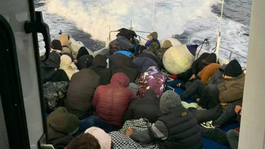 Çanakkale'de 42 düzensiz göçmen kurtarıldı