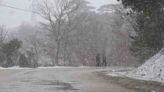 Çanakkale'de kar yağışı etkili oluyor