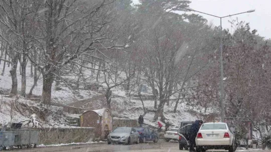 Çanakkale'de kar yağışı etkili oluyor