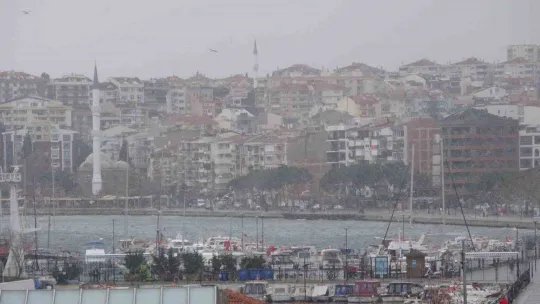 Çanakkale'de kar yağışı etkili oluyor