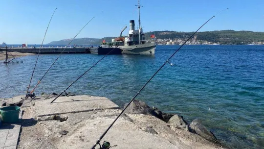 Çanakkale'de olta balıkçıları balık azlığından dertli