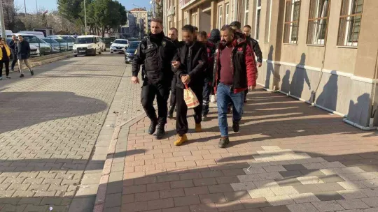 Çanakkale'de Orta Asya ve Afrika uyruklu 14 kadını pazarlayan 5 kişi yakalandı