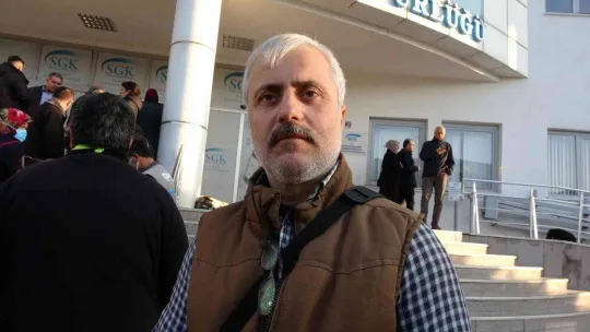 Çanakkale'de SGK önünde EYT kuyruğu oluştu