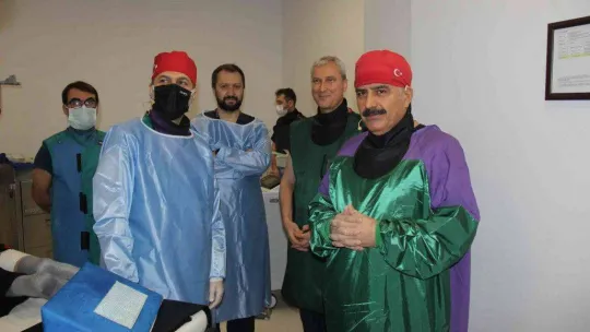 Canlı bağlantıyla Kocaeli'den Antalya'ya ameliyat ve operasyon eğitimi