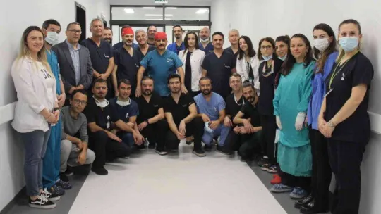 Canlı bağlantıyla Kocaeli'den Antalya'ya ameliyat ve operasyon eğitimi