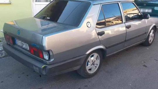 Cansız mankenin üzerindeki montu çaldı: Hiçbir şey olmamış gibi aracına binerek gitti