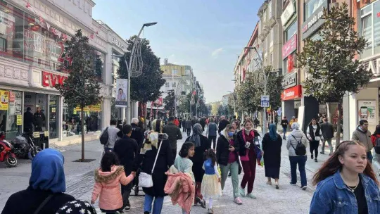 Çark Caddesi binlerce misafirini yeni yüzüyle ağırlıyor