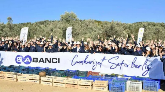 CarrefourSA, gönüllüleriyle birlikte Cumhuriyet için 'seferber' oldu