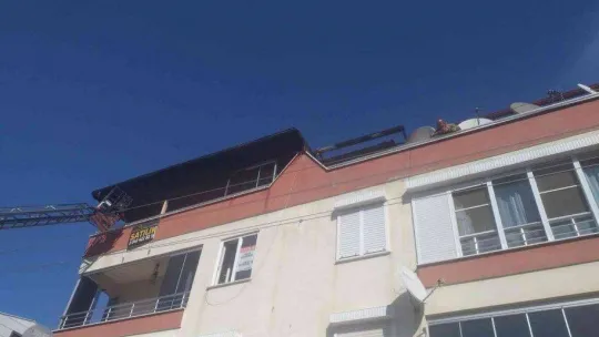 Çatı katında çıkan yangın korkuttu