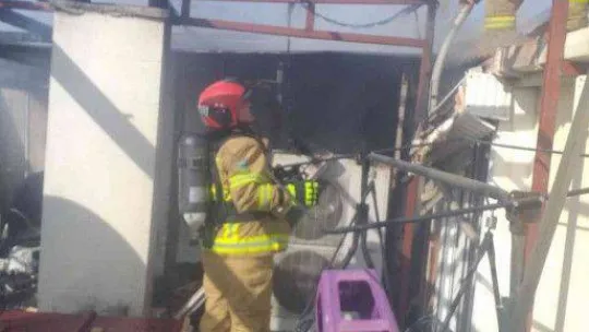 Çatı katında çıkan yangın korkuttu