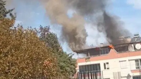 Çatı katında çıkan yangın korkuttu