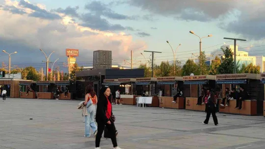 Çatıdan çatıya zıplayan çocuklar vatandaşları korkuttu