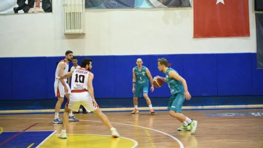 Çayırova Belediyesi, Nazilli Belediyesi'ni  86-73 mağlup etti
