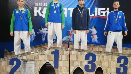 Çayırova Belediyesi'nden 1 kupa, 8 madalya