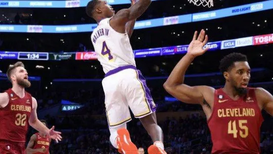 Cedi'li Cleveland, Lakers'ı devirdi