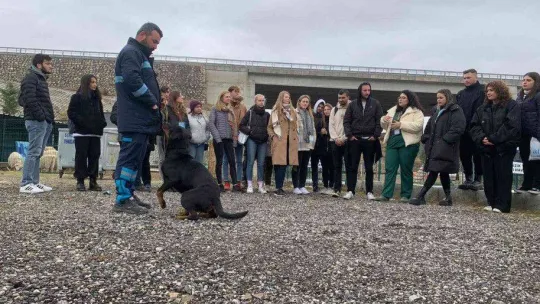 Çek veteriner adaylarından sokak hayvanları rehabilitasyon merkezine ziyaret