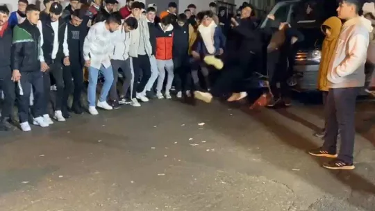 Çekmeköy'de halay çekenlerin arasına minibüsün daldığı anlar kamerada