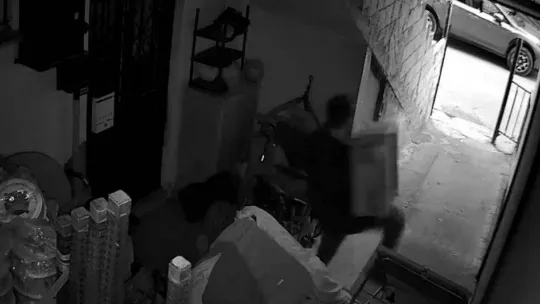 Çekmeköy'de klima motoru çalan hırsızlar yakalandı