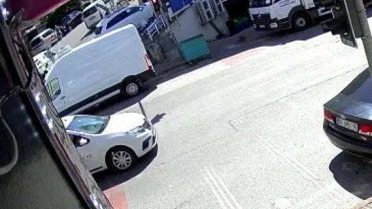 Çekmeköy'de virajı dönen otomobil dükkan önündeki kadını altına aldı: 1 ölü