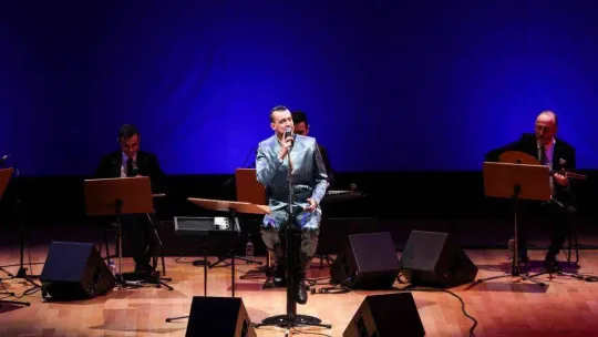 Cem Adrian İş Sanat'ta sahne aldı