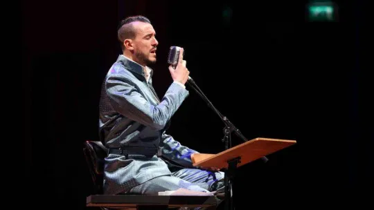 Cem Adrian İş Sanat'ta sahne aldı