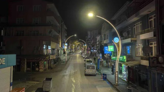Çenesuyu Caddesi ışıl ışıl oldu