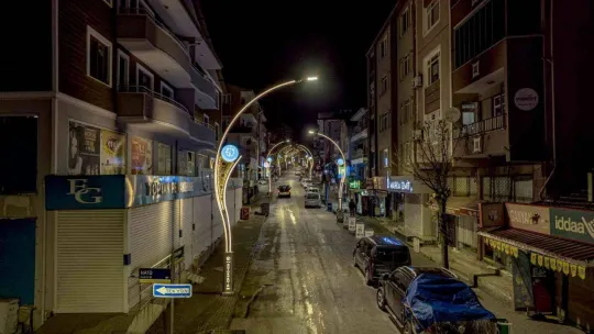 Çenesuyu Caddesi ışıl ışıl oldu
