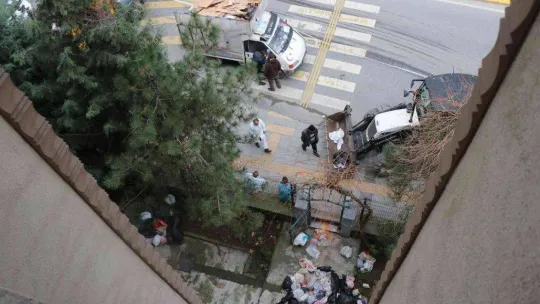 Cesedin bulunduğu o evden bir kamyon çöp çıktı