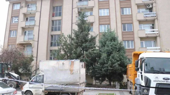 Cesedin bulunduğu o evden bir kamyon çöp çıktı