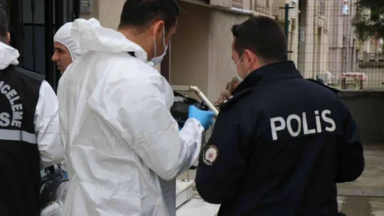 Cesedin bulunduğu o evden bir kamyon çöp çıktı