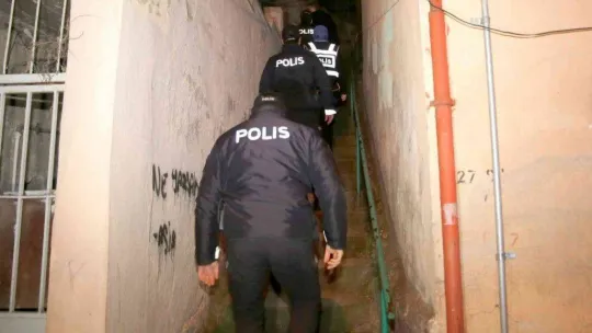 Çeşitli suçlarla aranan 11 kişi gözaltına alındı