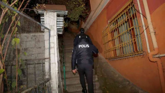 Çeşitli suçlarla aranan 11 kişi gözaltına alındı