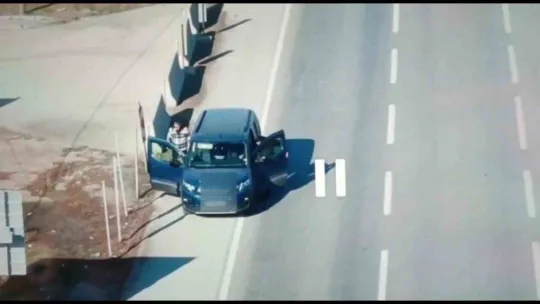 Ceza yememek için direksiyonda yer değiştirdiler, ama drondan kaçamadılar