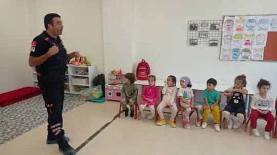 Silivri Arama Kurtarma Ekipleri, Okullarda Eğitim Vermeye Devam Ediyor 