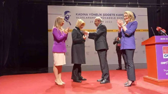 CHP Genel Başkanı Kılıçdaroğlu: 'Kadın ile erkek bir elmanın iki yarısı gibidir, eşittir'