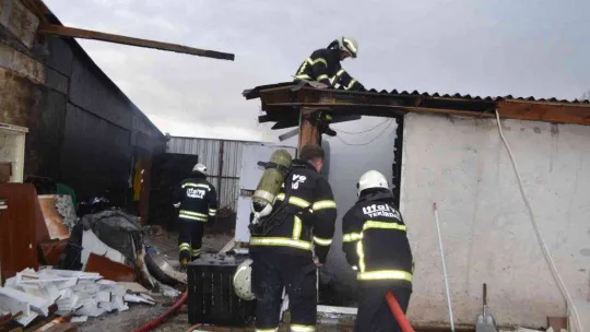 Çiftlik evi alev alev yandı