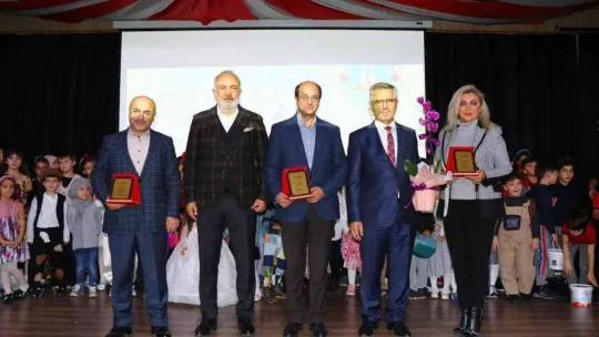 Çiftlikköy'de öğrencilerden sürdürülebilir moda defilesi