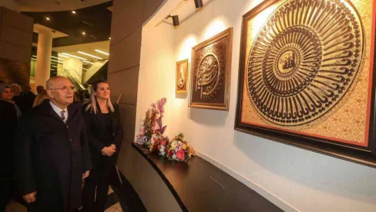 Çivilerle tellerin buluştuğu sergi göz kamaştırdı