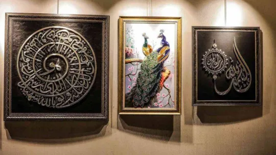 Çivilerle tellerin buluştuğu sergi göz kamaştırdı