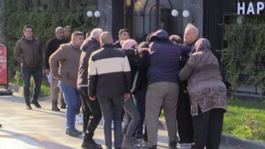 Çocuk parkında başlayan tartışma bıçaklı kavgaya dönüştü