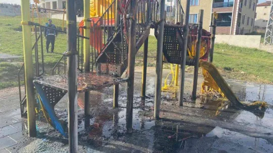 Çocuk parkında korkutan patlama