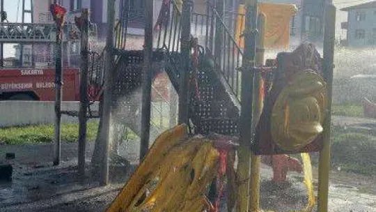 Çocuk parkında korkutan patlama