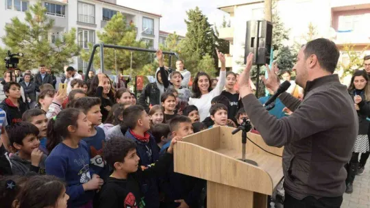 Çocuk parkları birer birer yenileniyor