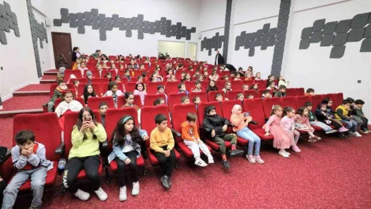 Çocuklar 'Fıstık ile Celil' oyununu çok beğendi