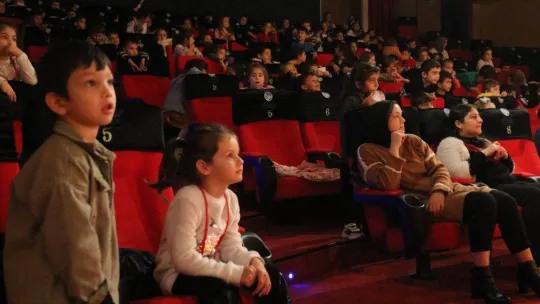 Çocuklar 'Kitaplar Ülkesi'nde buluştu