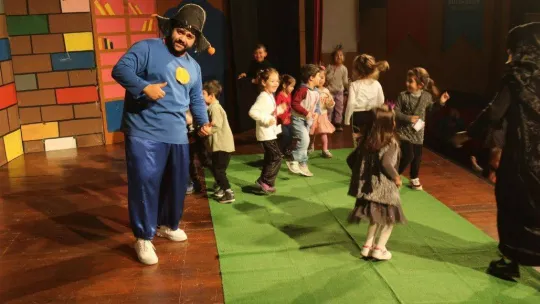 Çocuklar 'Kitaplar Ülkesi'nde buluştu