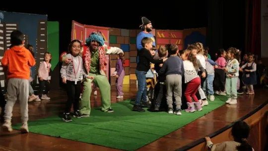 Çocuklar 'Kitaplar Ülkesi'nde buluştu