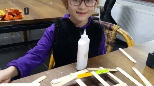 Çocuklar atölyelerde hem eğleniyor hem öğreniyor