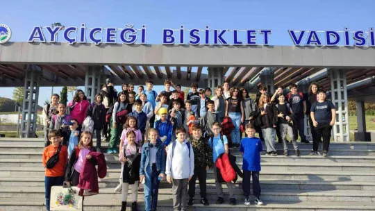 Çocuklar Ayçiçeği Bisiklet Vadisi'nde eğlenirken öğrendi